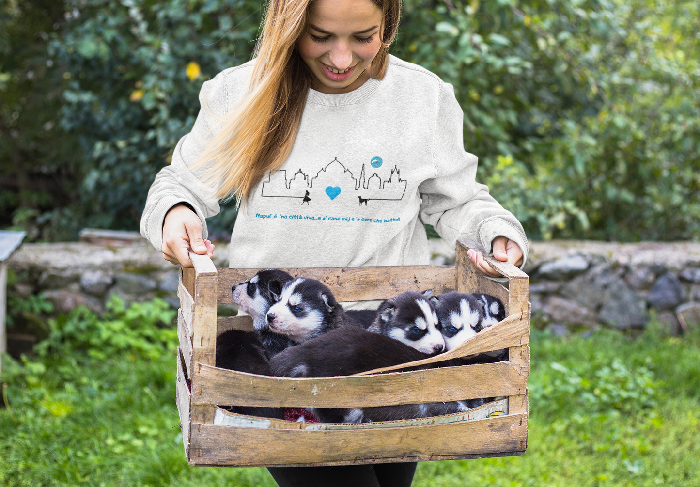 Felpa donna Girocollo Unisex "Skyline Napoli & Cane" – Comfort Etico & Design Esclusivo
