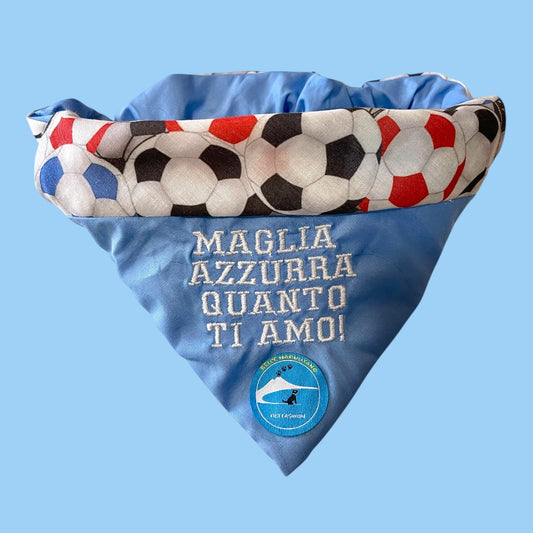Bandana sartoriale double-face con elastico per cani con scritta ricamata “Maglia azzurra quanto ti amo!”