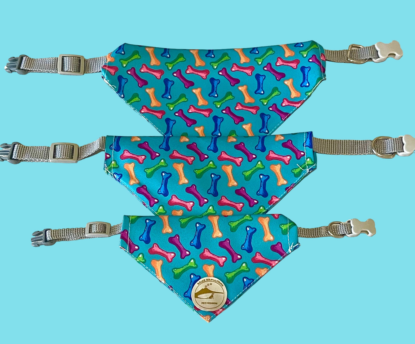 Bandana Cane Azzurra con Collare e Fantasia Ossi Multicolor Personalizzabile