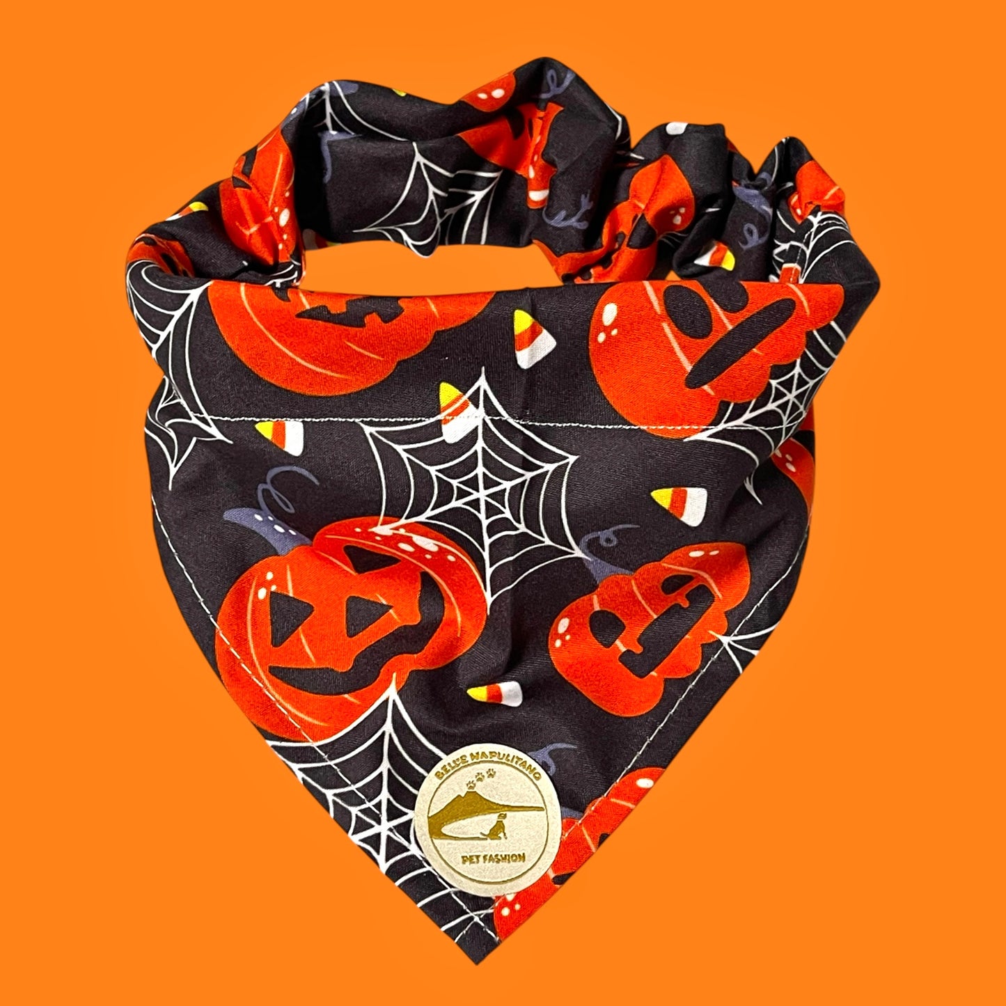 Bandana Classic Halloween Nera: Zucche e Ragnatele Sartoriale per Cani