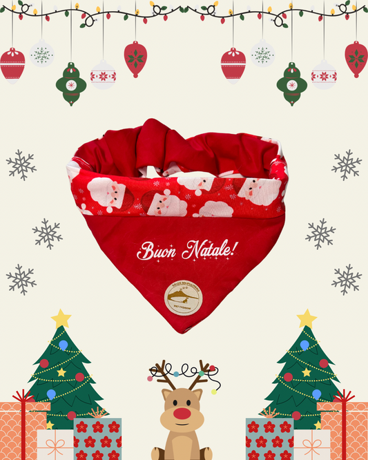 Bandana Natalizia sartoriale double-face per cani rossa e tessuto fantasia rosso con Babbi Natale con scritta “Buon Natale” stampata