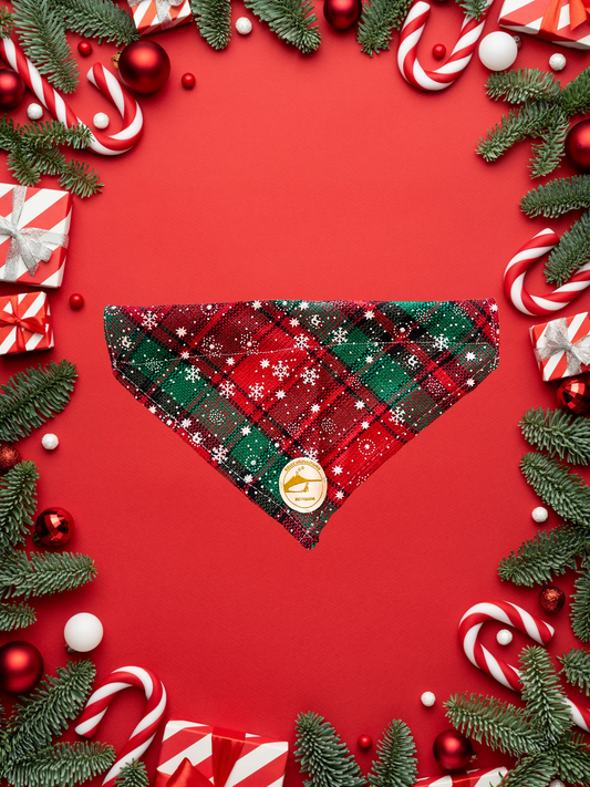 Bandana natalizia sartoriale per cani stile scozzese rosso e verde con fiocchi di neve