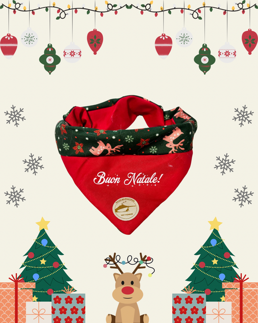 Bandana Natalizia sartoriale double-face per cani rossa e tessuto fantasia verde con renne con scritta “Buon Natale!” stampata
