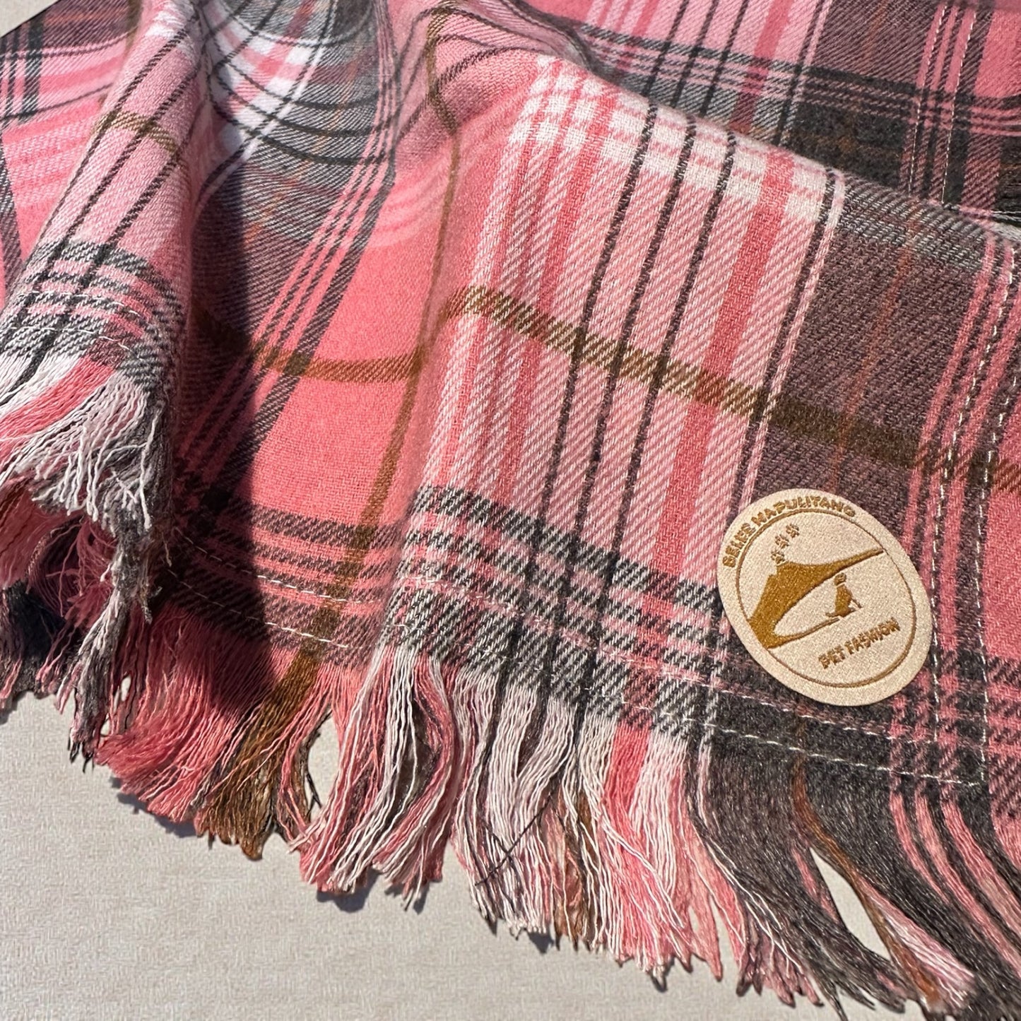 Bandana Cane tartan Invernale Morbida e Calda - Sfrangiata (Rosa/Grigio/Beige)