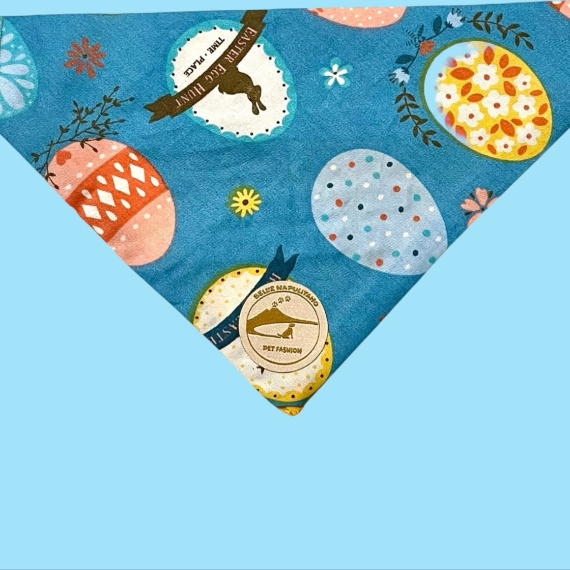 Bandana Cane Pasqua Sartoriale Double-Face: Frase Ricamata in Napoletano & Puro Cotone "UE' CUNIGL ..MO TE PIGL !" a COLLARE