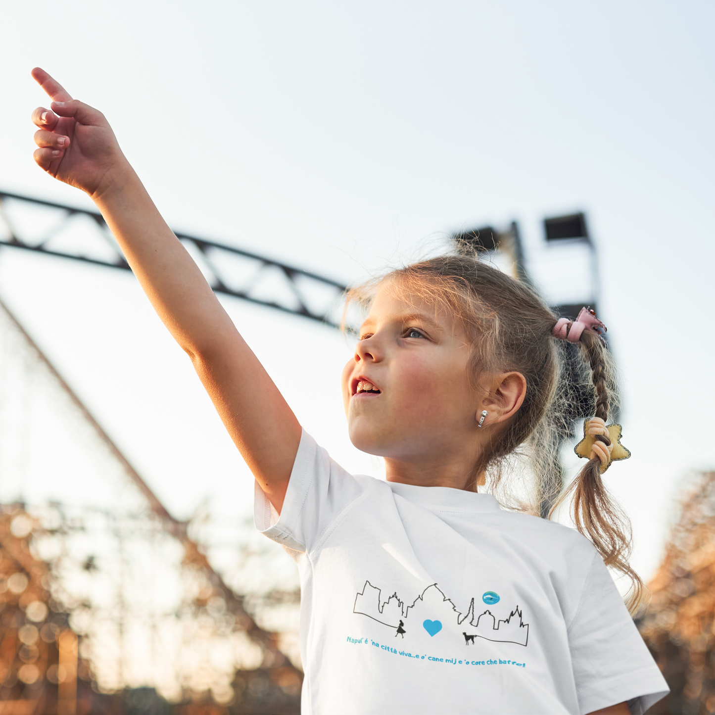 T-Shirt Bambina "Napoli Skyline N & Cane" – Cotone Etico 100% & Design Esclusivo